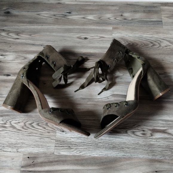 Lane Bryant Gorment Lace Heels Dark Olive Size 8 Wide - Picture 1 of 6